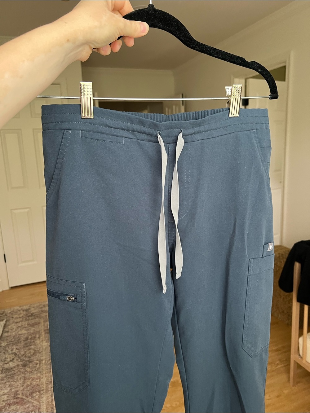 Yola elastic waistband skinny scrub pants women’s